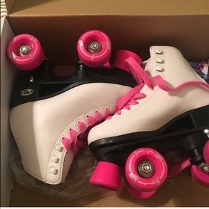 Youth roller skates